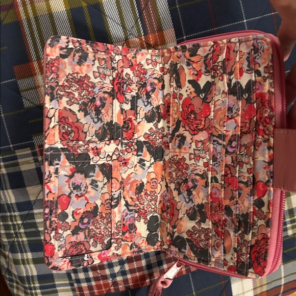 Vera Bradley Pink quilted wallet nwt - Picture 6 of 7